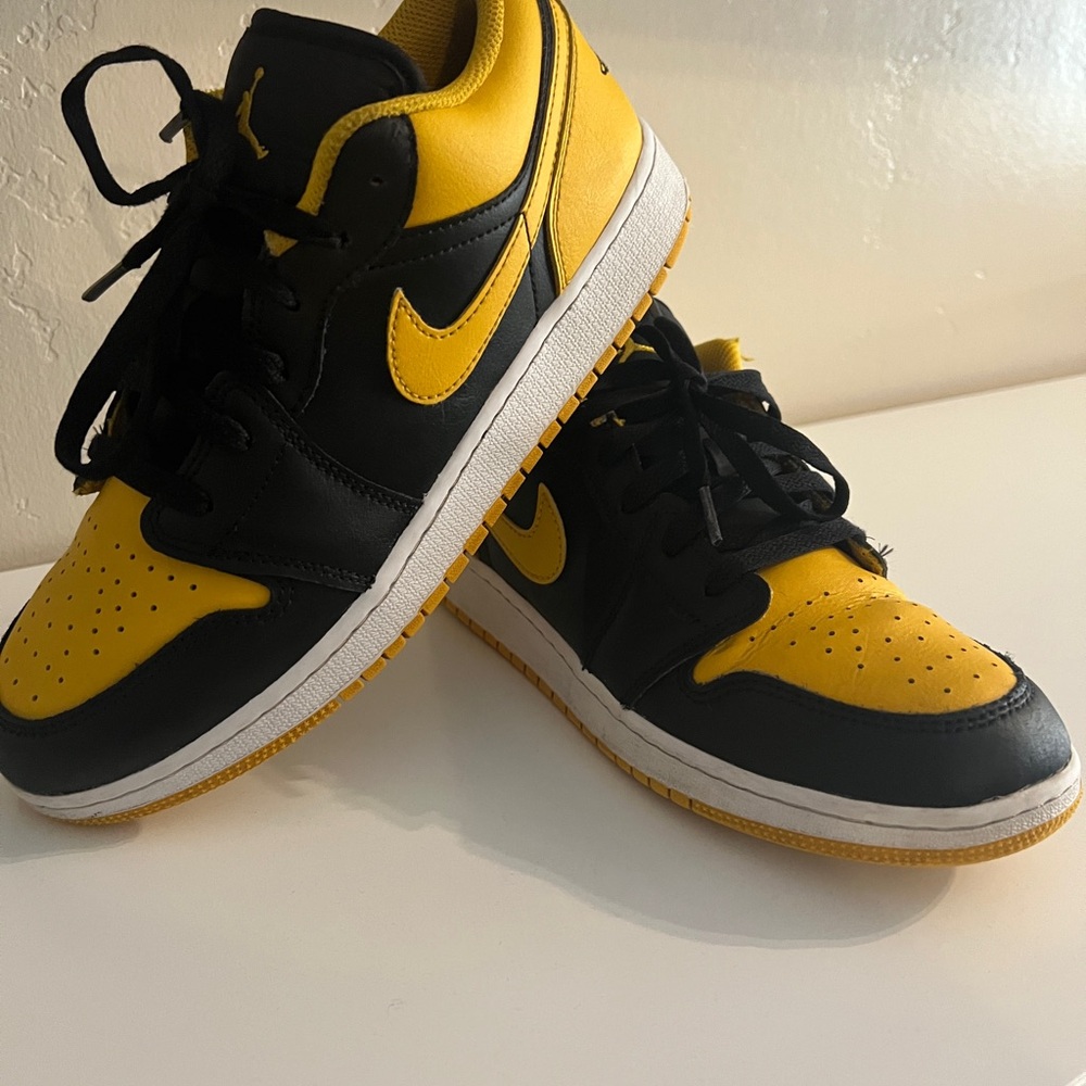 Nike Black and Yellow Athletic Shoes
